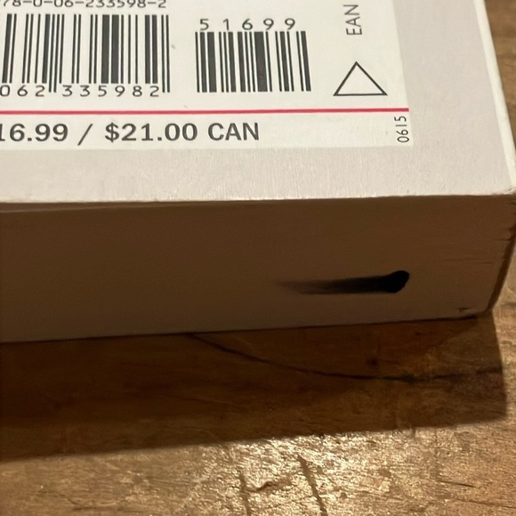 Book: How to Build a Girl by Caitlin Moran - Picture 6 of 9